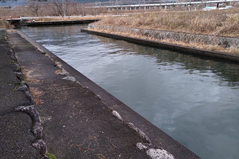 南小松港から琵琶湖につながる水路